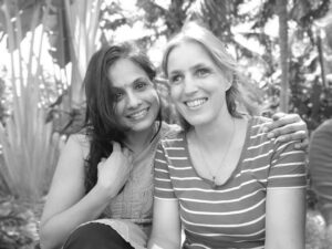 Priya mit Sabriye auf dem kanthari Campus